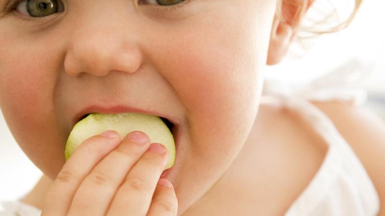 Raznolika prehrana bo razveselila vašega malčka. (Foto: Shutterstock)