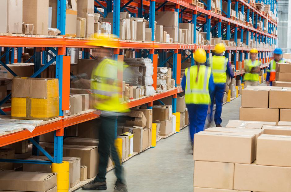 Delavci v skladišču | Avtor: Profimedia