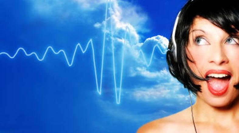 Naglušnost se pogosto pojavi zaradi preglasnega poslušanja glasbe preko slušalk.