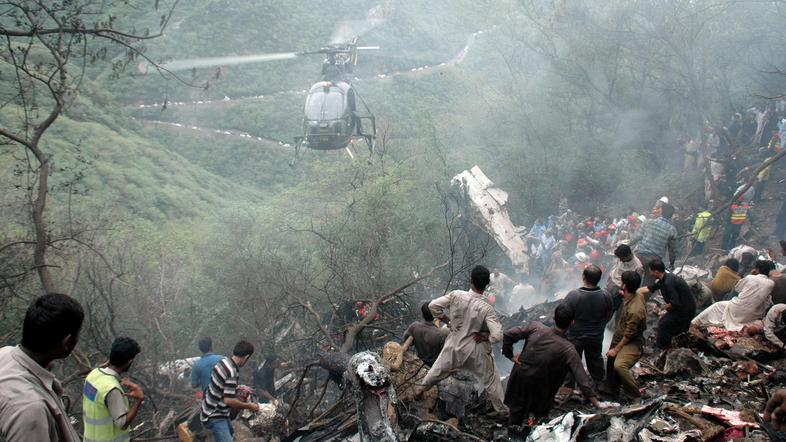 letalska nesreča, Pakistan, strmoglavljenje letala