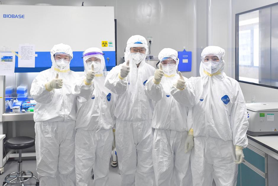 Koronavirus covid-19 laboratorij | Avtor: Profimedia