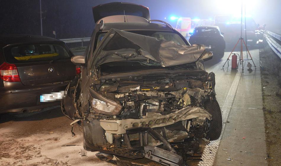 Huda nesreča: V trčenju petih vozil trinajst poškodovanih