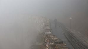 Peging se duši v smogu