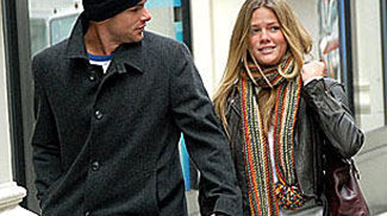 Andy in Brooklyn sta srečno zaročena.