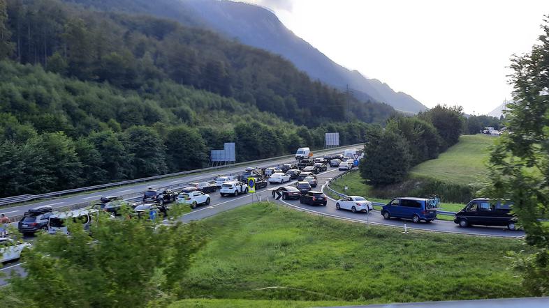 promet kolone gneča