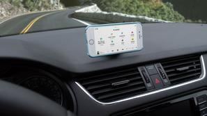 Bluejay - pametno držalo za telefon v avtomobilu