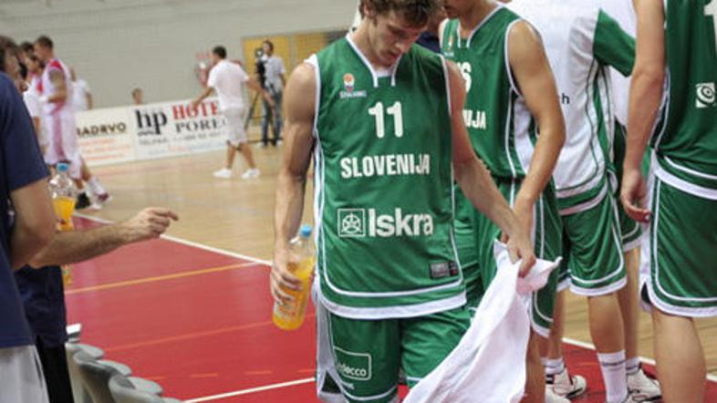 Goran Dragić je bil med bolj razpoloženimi Slovenci, a je igrišče vseeno zapusti