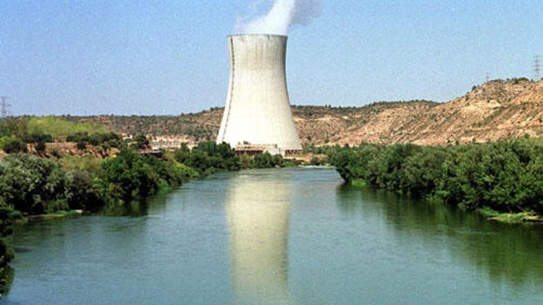 V krogu 50 metrov so se predvsem na strehi elektrarne nalagali radioaktivni odpa