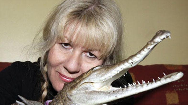 Viki svojega ljubljenčka naravnost obožuje.