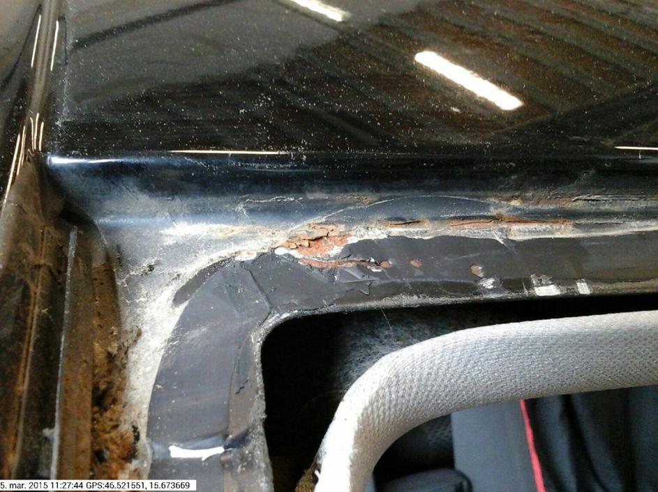 Posledice slabo vgrajenega vetrobranskega stekla.