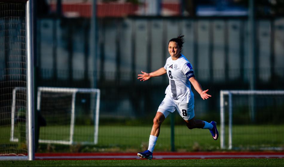Slovenke proti velesili držale točko do konca rednega dela, nato ...