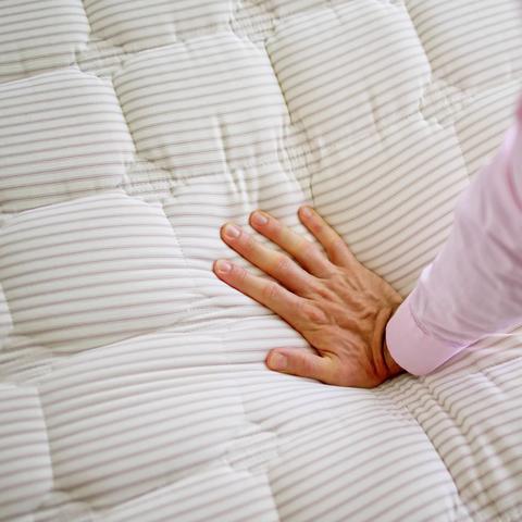 postelja, vzmetnica, spanje, spalnica, prišice, jogi