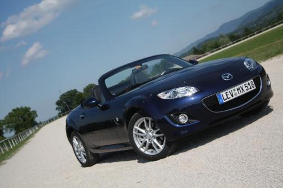 Miata je vpisana v Guinnessovo knjigo rekordov kot najbolje prodajan roadster vs