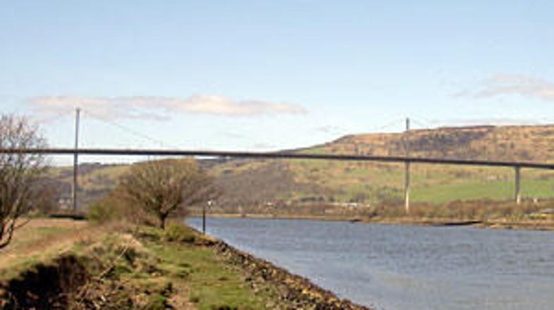 Ženski, ki sta skočili z mostu Erskine v Glasgowu, naj bi se po poročanju očivid