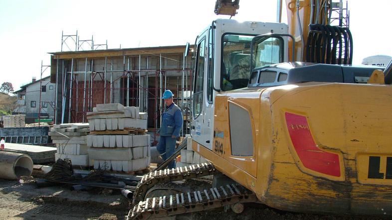 Petrol naj bi bencinski servis, če bo vreme naklonjeno, odprl pred koncem leta. 