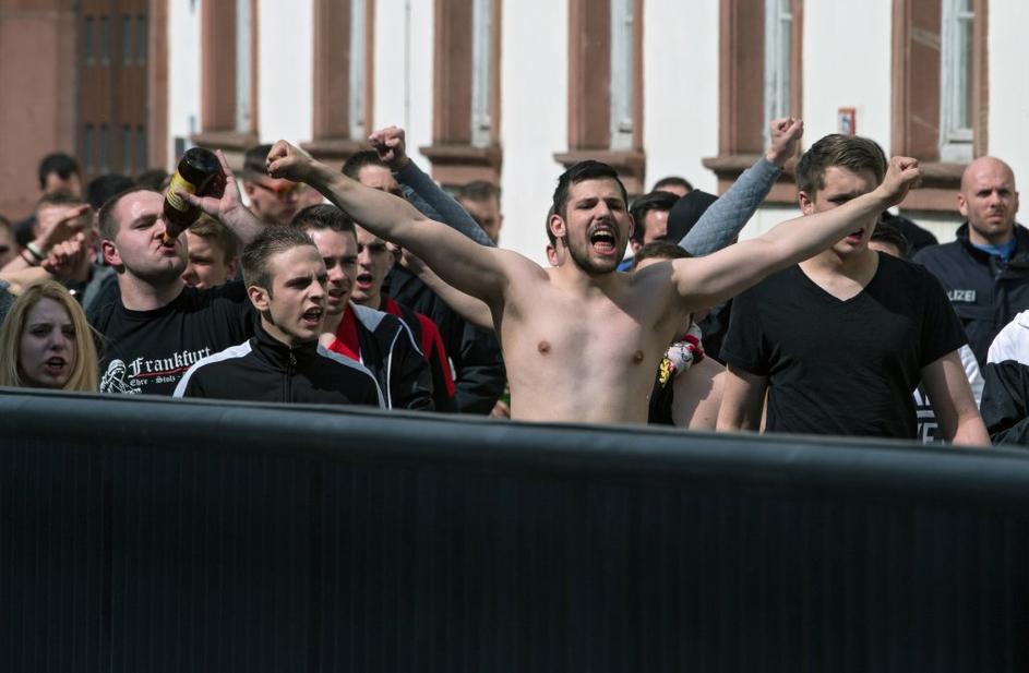 Darmstadt Eintracht Frankfurt navijači policija aretacije