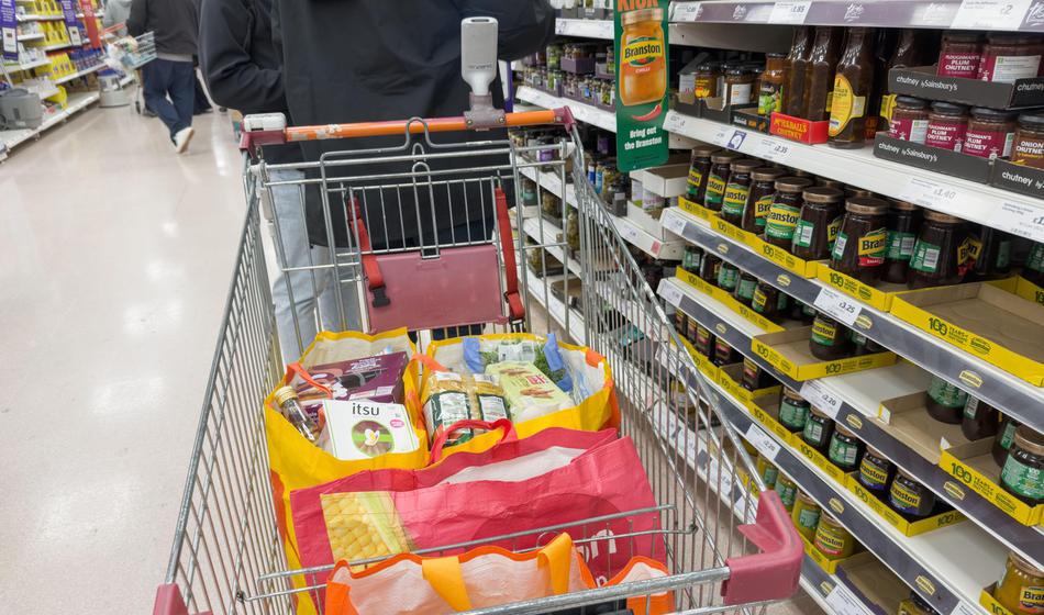 Znana trgovska veriga bo množično odpuščala