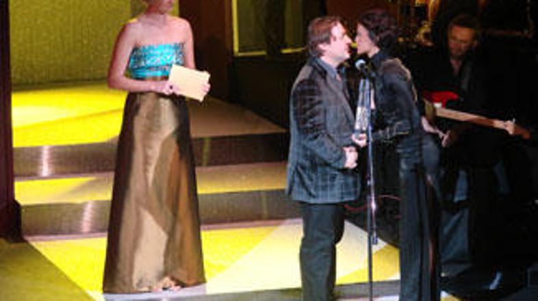 V Festivalni dvorani so podelili gonge.