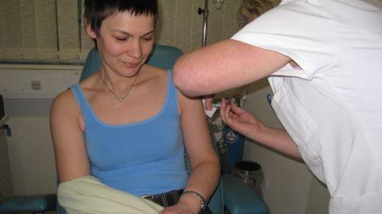 Za cepljenje se je treba na Zavodu za zdravstveno varstvo Kranj predhodno naroči