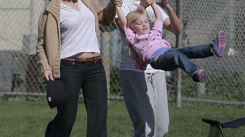 Sandra s 15-letno Chandler in 6-letno Sunny. (Foto: Flynet/JLP)