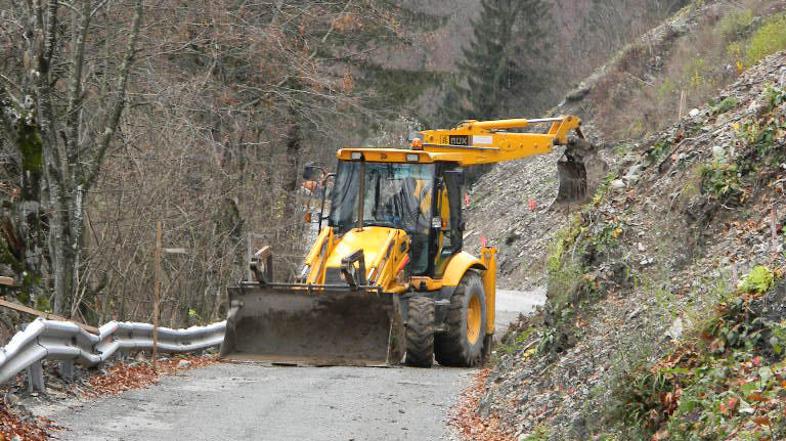 Cesta Podrošt–Sorica je zaprta že od lanskega septembra, zasilno pa naj bi bila 