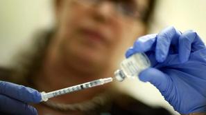 Cepljenje proti novi gripi med Slovenci še ni tako razširjeno, kot si želijo inf