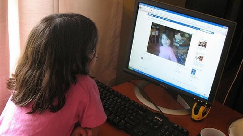 Četrtina otrok, ki uporabljajo družabna omrežja, ima javen profil, večina pa jih