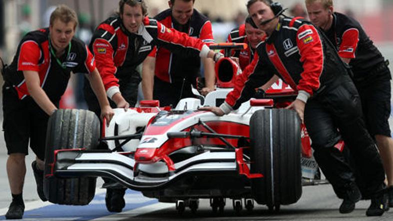 Pred moštvom Super Aguri je negotova prihodnost.