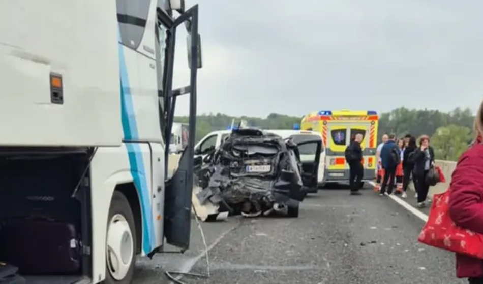 Na avtocesti silovito počilo, ena oseba umrla