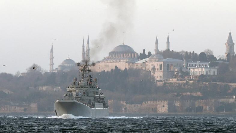 Ruska vojaška ladja v Istanbulu 