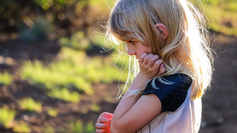 otrok, poškodba, prijatelji, barvice, zavarovanje, narava