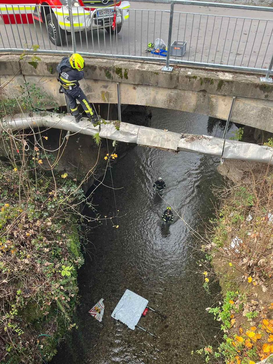 vandalizem, kanjon Kokre, tabla, PGD Britof, gasilci, most | Avtor: FB Britof - novice