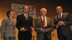 Damjanu Knezu (drugi z leve) sta zlati, Danijelu Doberšku (tretji z leve) pa sre