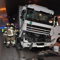 prometna nesreča predor tovornjak gasilci