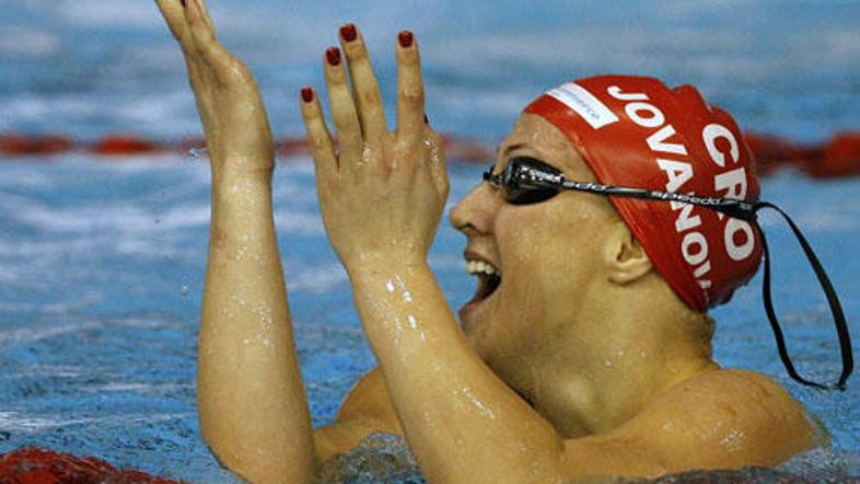 Sanja Jovanović se je tako veselila zmage na 100 metrov hrbtno.