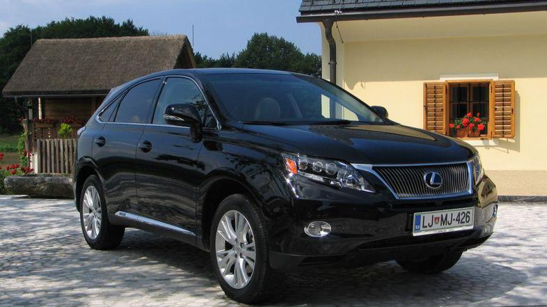 5000 evrov bo zahvaljujoč nizkim izpustom cenejši hibridni lexus RX 450h. Teh so
