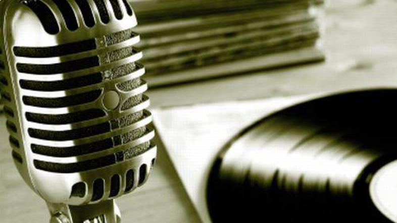 Le kateri spomin skriva plošča?