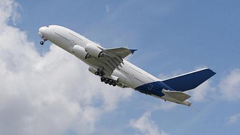 Za zdaj lahko največje letalo na svetu sprejme približno dvajset letališč po sve