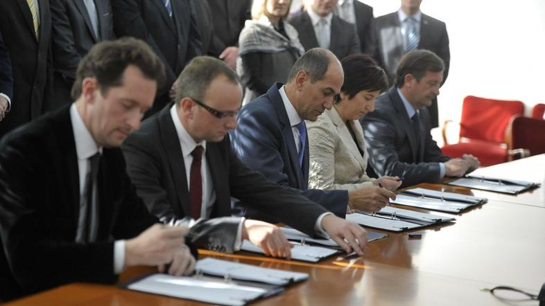podpis koalicijske pogodbe 25-01-2011