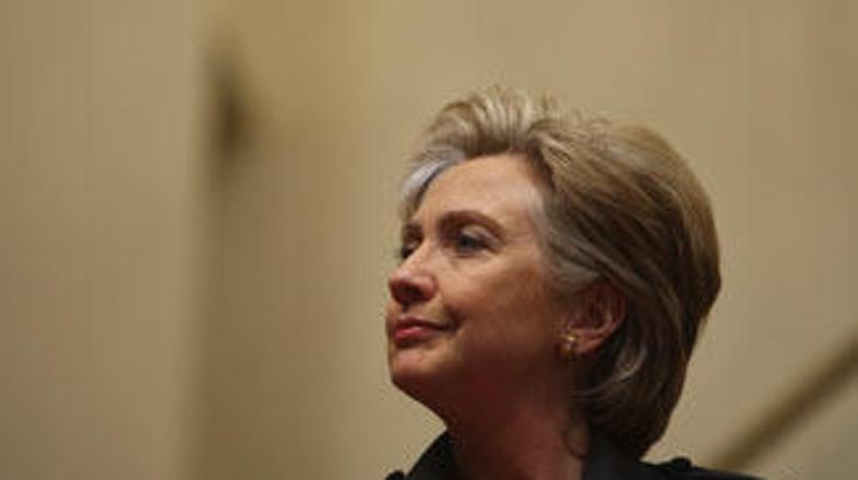 Hillary še ni vrgla puške v koruzo.