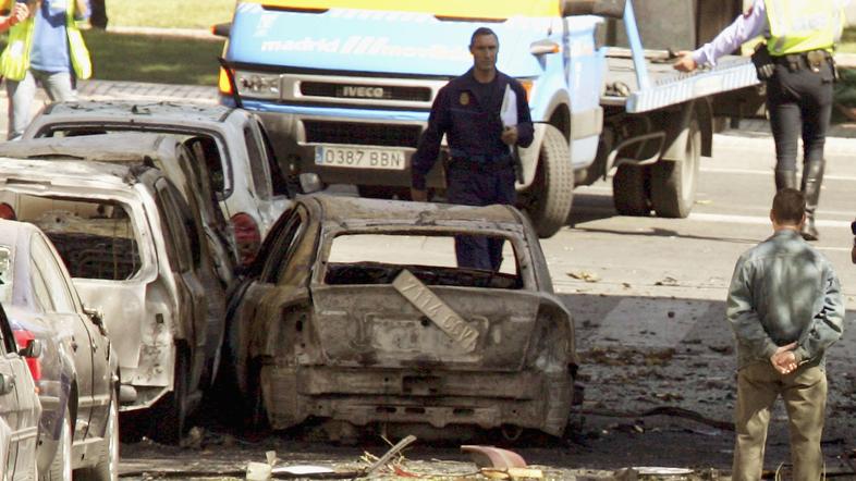 Eksplozija avta bombe naj po prvih podatkih ne bi zahtevala smrtnih žrtev.