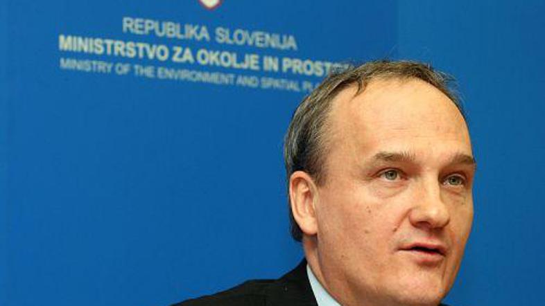 Podobnik upa, da bo še naprej opravljal delo ministra.