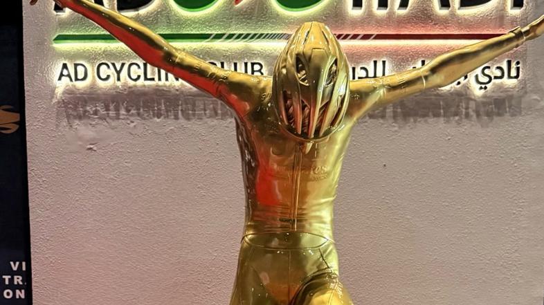 Zlati kip Tadeja Pogačarja