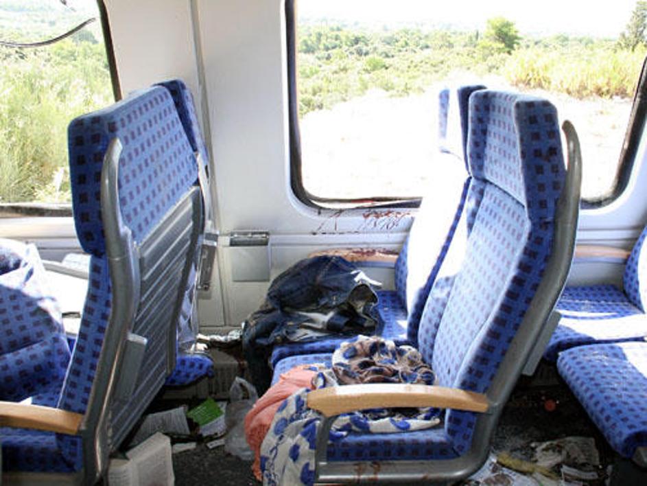 O grozljivosti "vlaka smrti" pričajo fotografije notranjosti vlaka, več si jih o