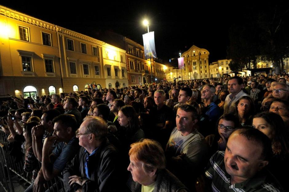 gledalci navijači EuroBasket otvoritvena slovesnost otvoritev Kongresni trg evro | Avtor: Anže Petkovšek