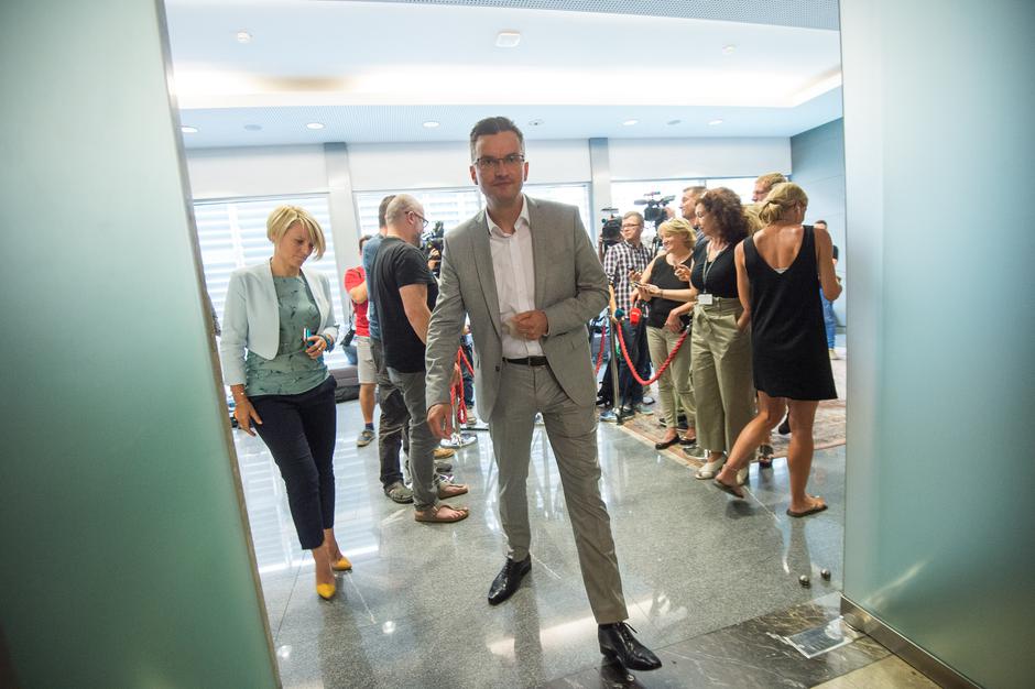 Marjan Šarec po sestanku predsednikov strank LMŠ, SD, SMC, SAB in DeSUS | Avtor: Anže Petkovšek