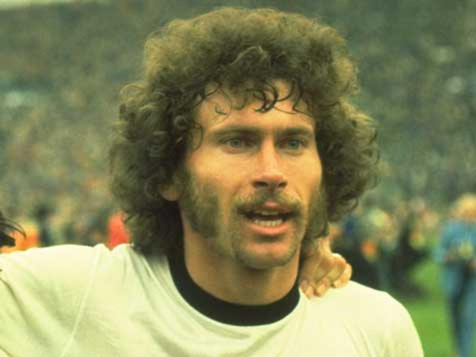 Gerd Muller (Zahodna Nemčija) – 14 golov (1970, 1974)