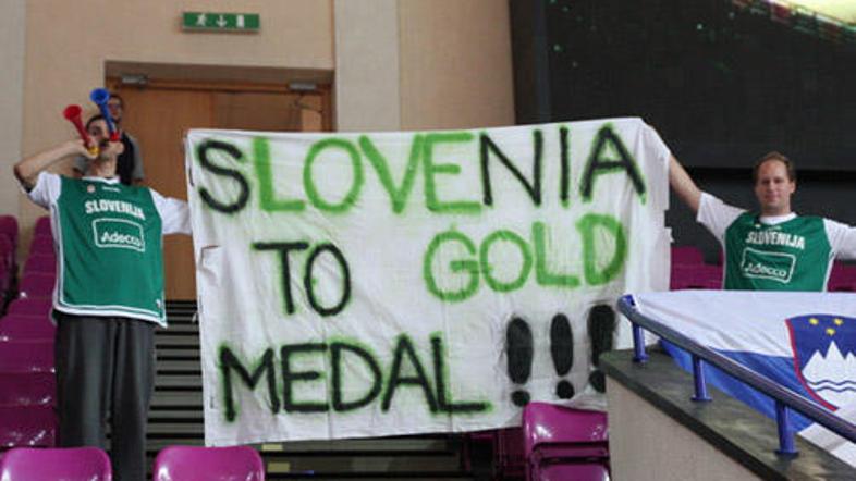 V Varšavi je slovenske košarkarje vzpodbujalo prek 2000 navijačev.