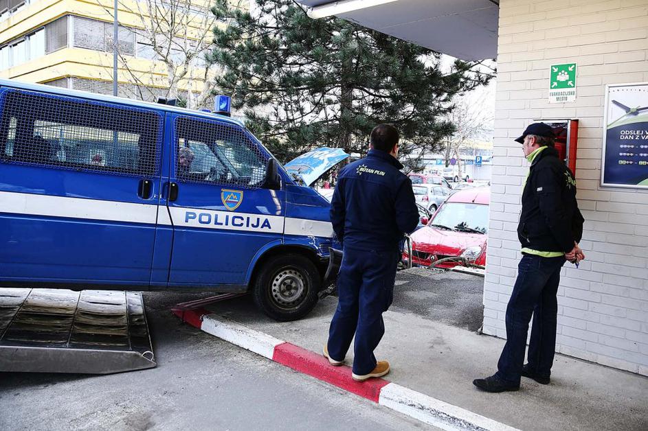 Nesreča policistov na nujni vožnji