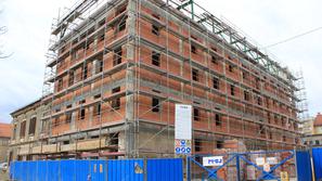 Sanacija poškodb naj bi bila dokončana, na objektu pa prihodnji teden pričakujej